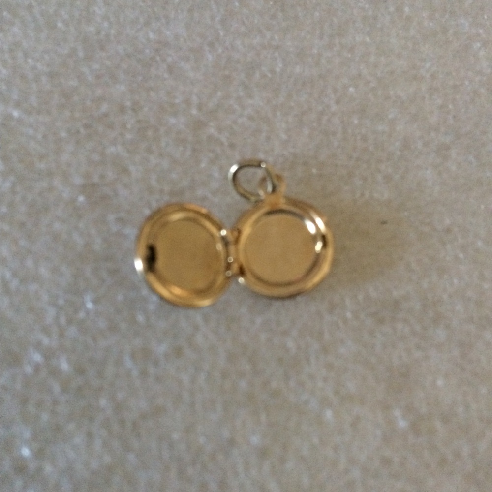 Vintage gold tone locket pendent